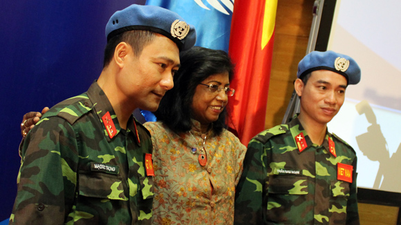 คณะเจ้าหน้าที่ของกระทรวงกลาโหมเวียดนามประชุมกับคณะเฉพาะกิจของสหประชาชาติประจำแอฟริกากลาง